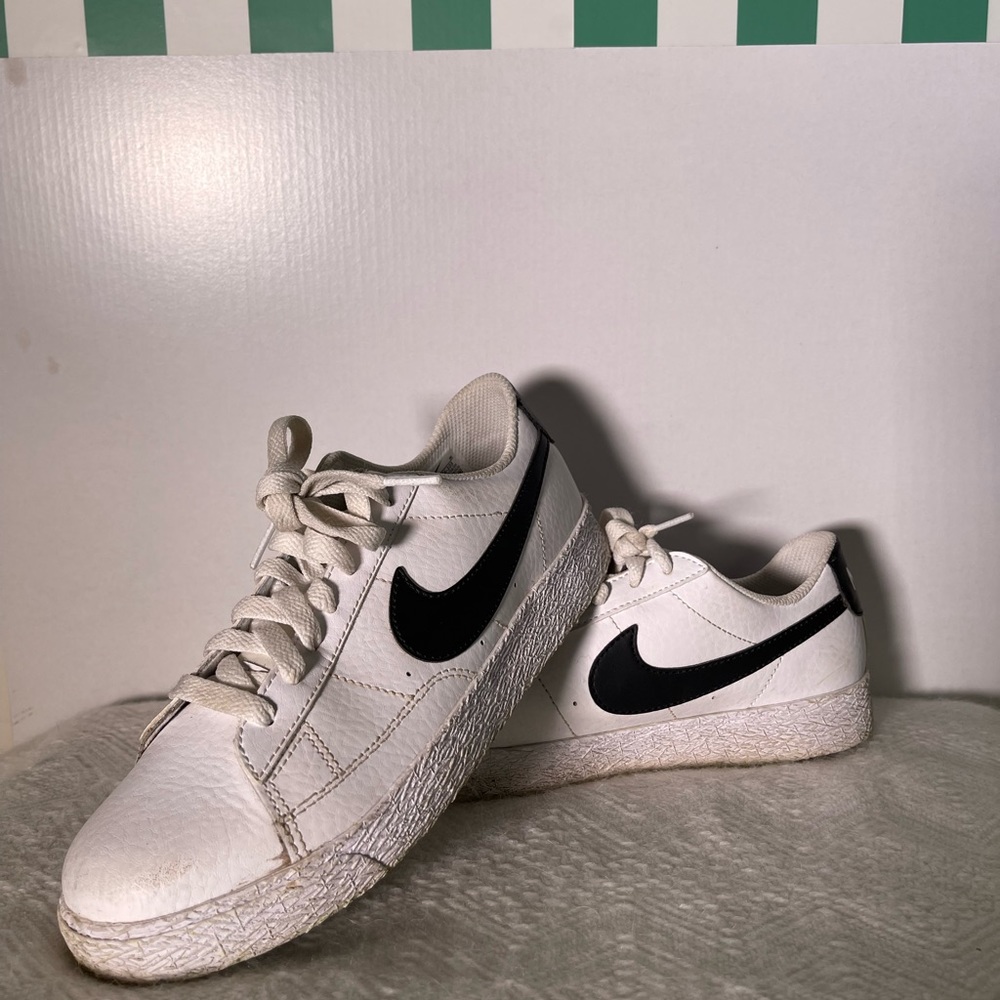 Nike Low blazer (Size: 6.5 Youth)